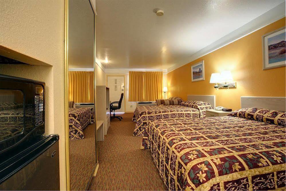 Texas Inn & Suites Pharr/San Juan מראה חיצוני תמונה